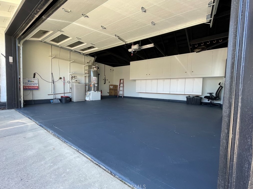 16411 Magellan Ln, Huntington Beach CA  92647-3528 exterior
