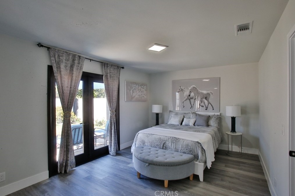 16411 Magellan Ln, Huntington Beach CA  92647-3528 exterior