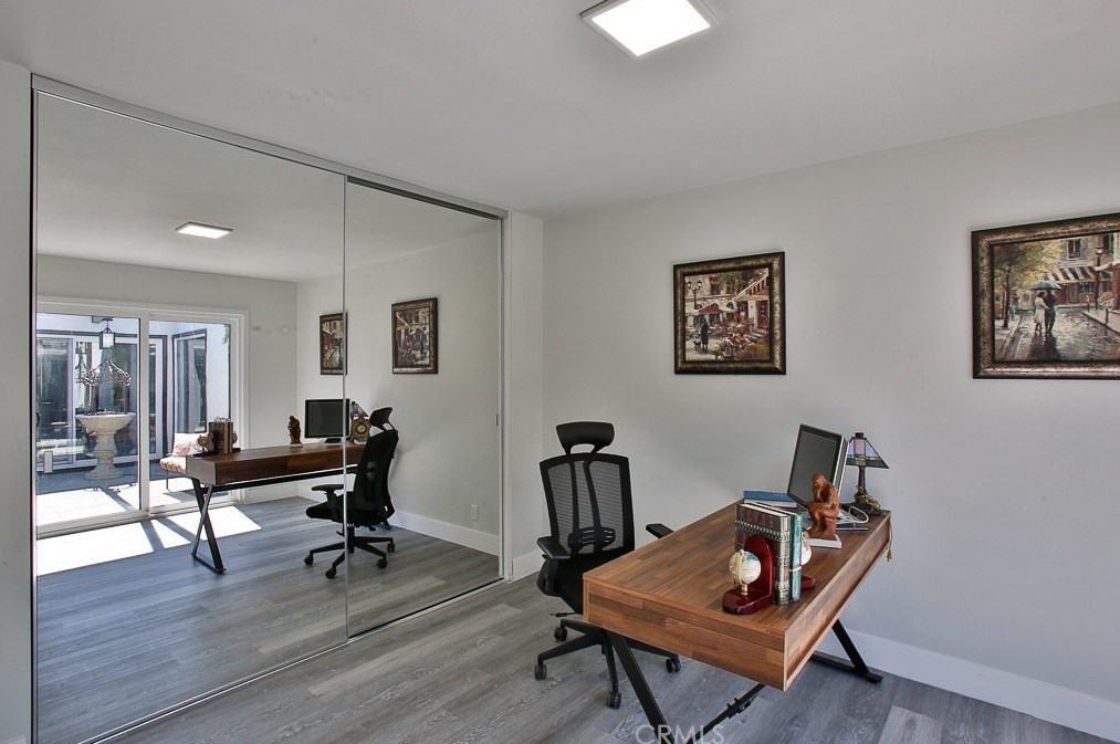 16411 Magellan Ln, Huntington Beach CA  92647-3528 exterior