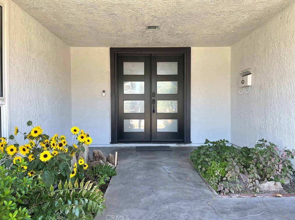 16411 Magellan Ln, Huntington Beach CA  92647-3528 exterior