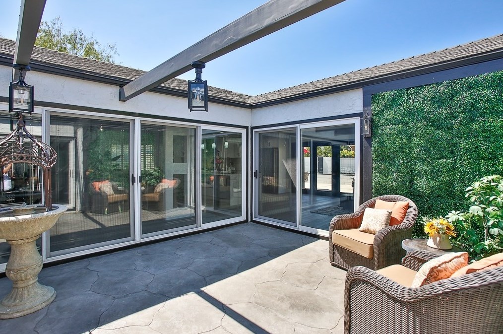 16411 Magellan Ln, Huntington Beach CA  92647-3528 exterior