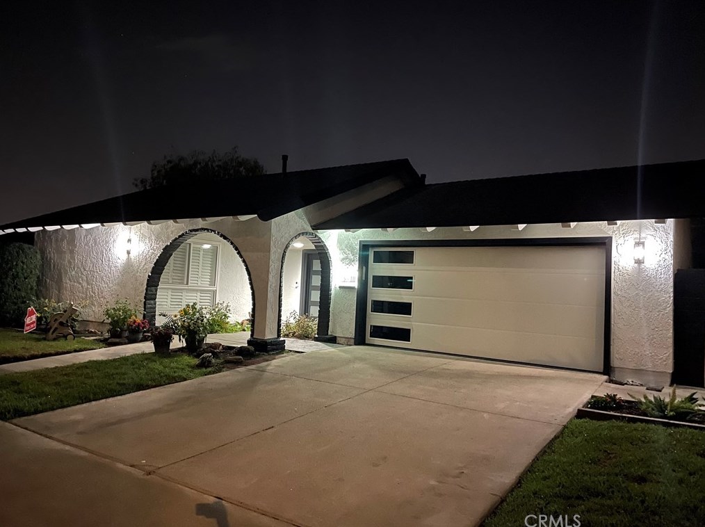 16411 Magellan Ln, Huntington Beach CA  92647-3528 exterior