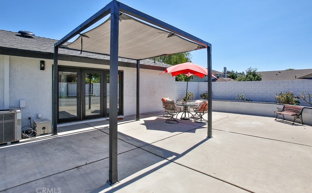 16411 Magellan Ln, Huntington Beach CA  92647-3528 exterior