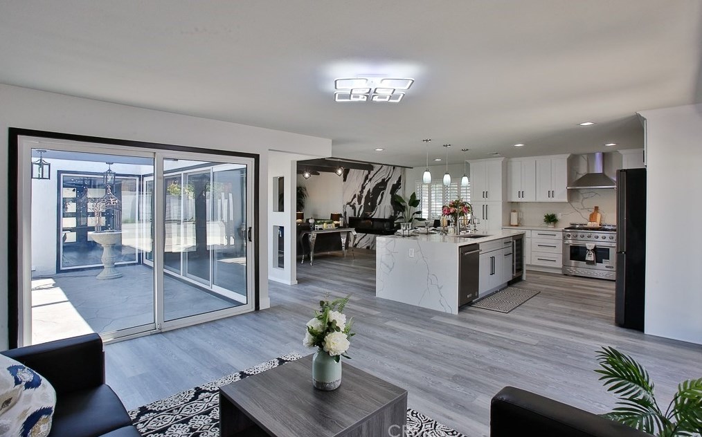 16411 Magellan Ln, Huntington Beach CA  92647-3528 exterior
