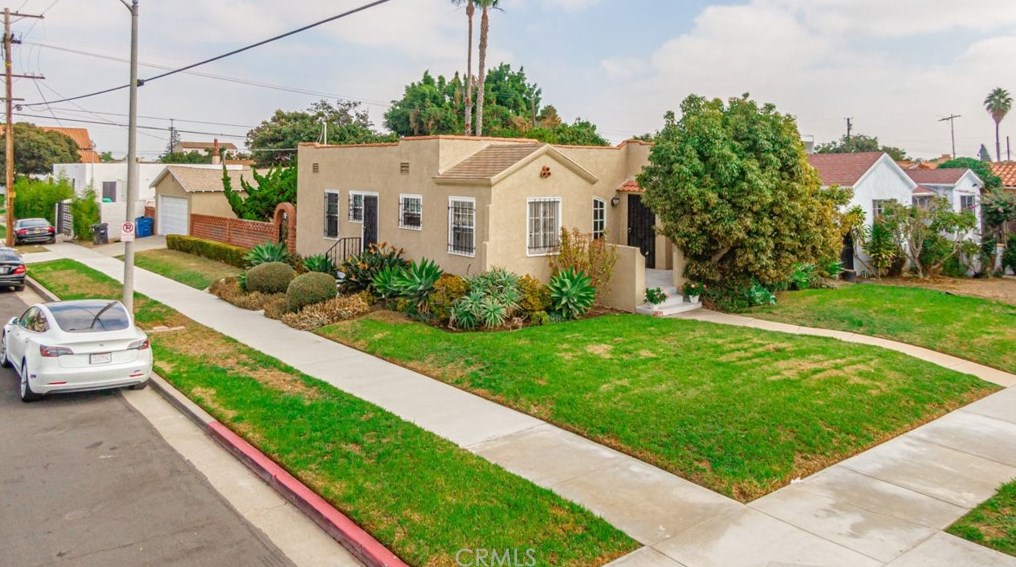 1859 79th St, Los Angeles, CA 90047-2631