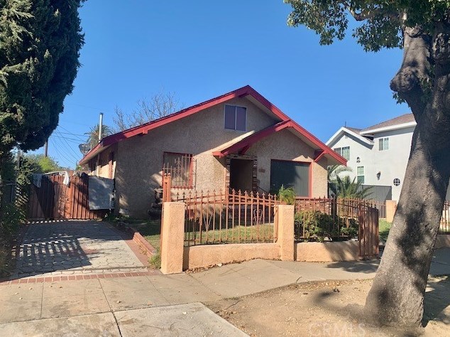 1041 78th St, Los Angeles, CA 90001-2915