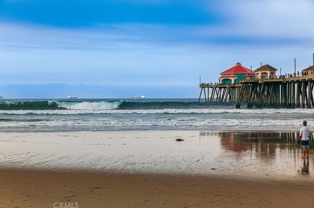 8308 Atlanta Ave, Huntington Beach CA  92646-6157 exterior