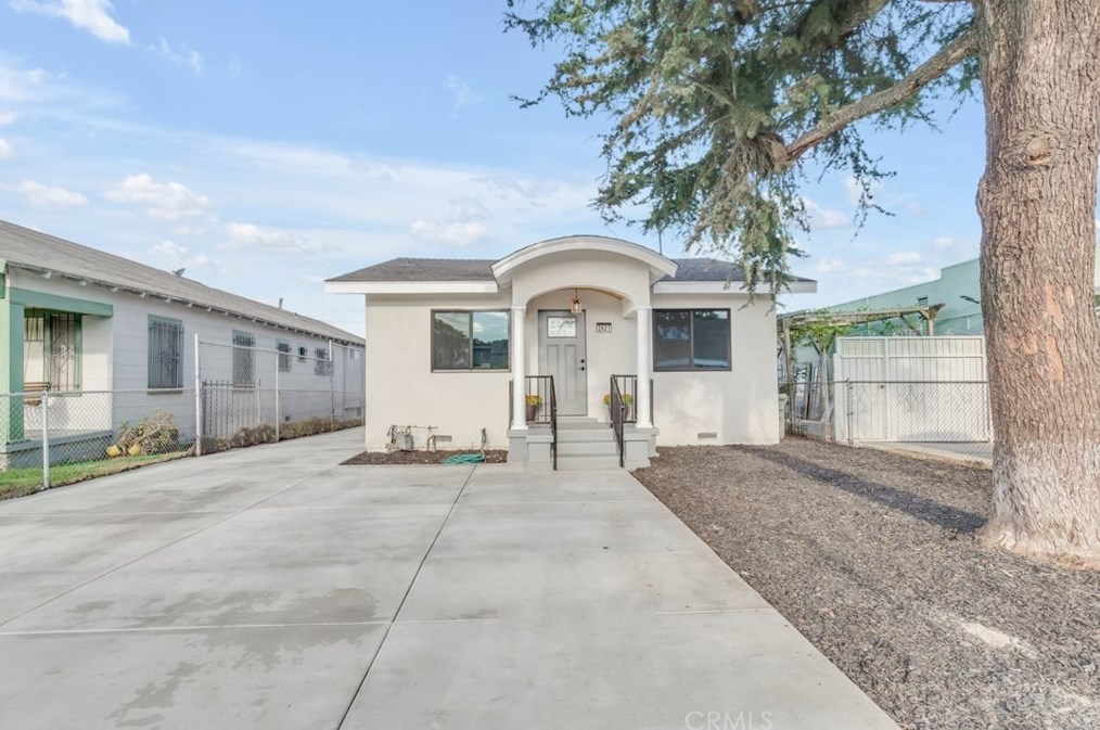 2927 8th Ave, Los Angeles, CA 90018-2304