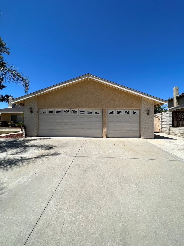 992 N Idyllwild Ave, Rialto, CA 92376