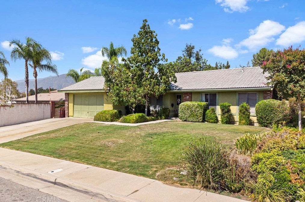 2007 E Redwood Dr, Glendora, CA 91741