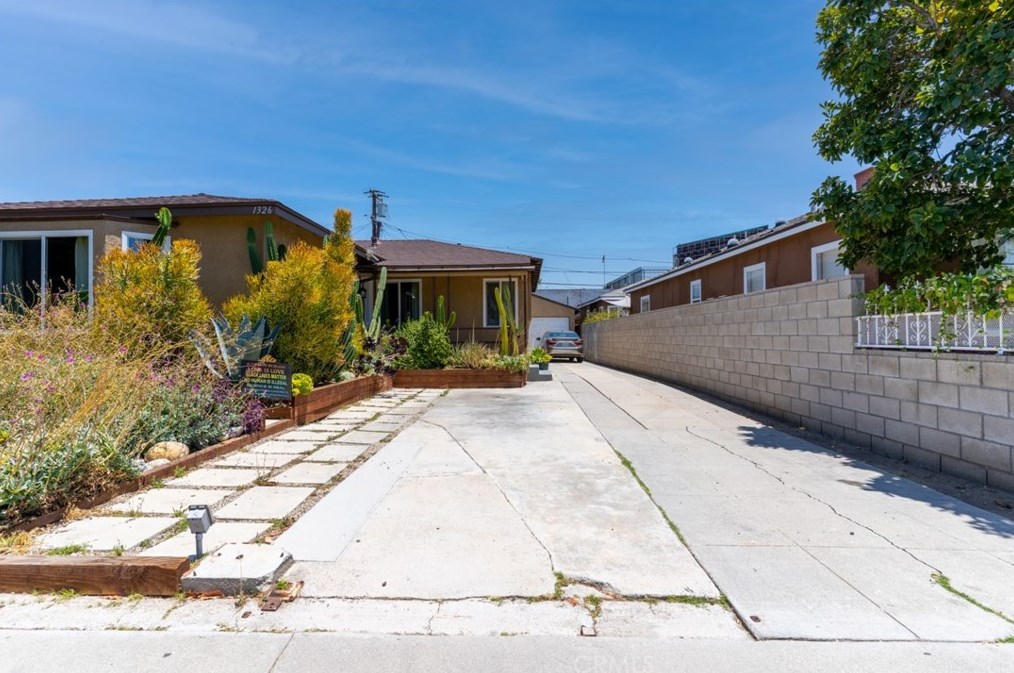 1326 Woods Ave, Los Angeles, CA 90022-5004