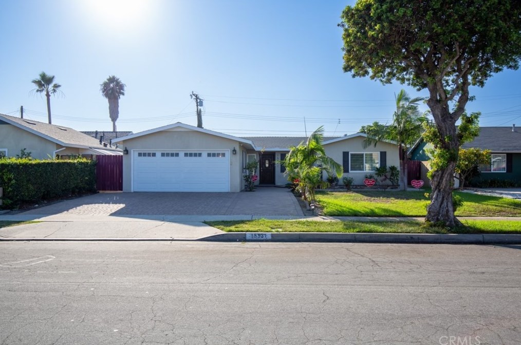 15531 Mayflower Ln, Huntington Beach, CA 92647-2804