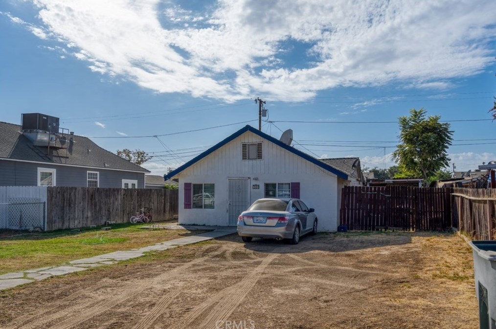 711 Iris St, Bakersfield, CA 93308