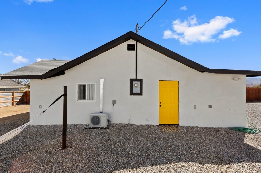 6544 Pine Ave, Twntynine Plm CA  92277-3246 exterior