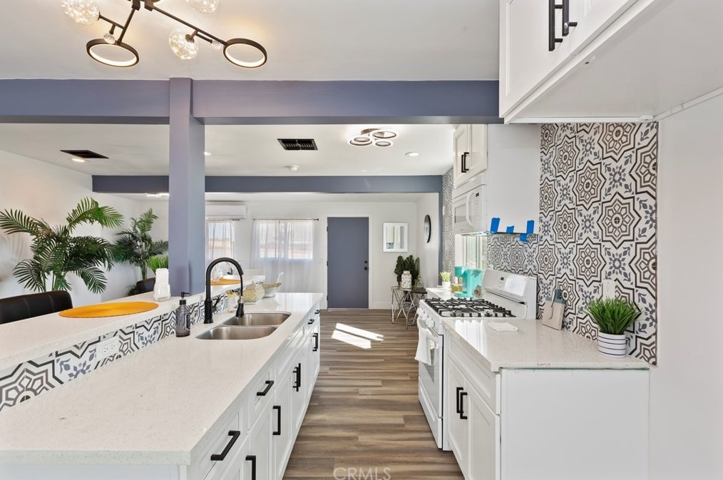 6544 Pine Ave, Twntynine Plm CA  92277-3246 exterior