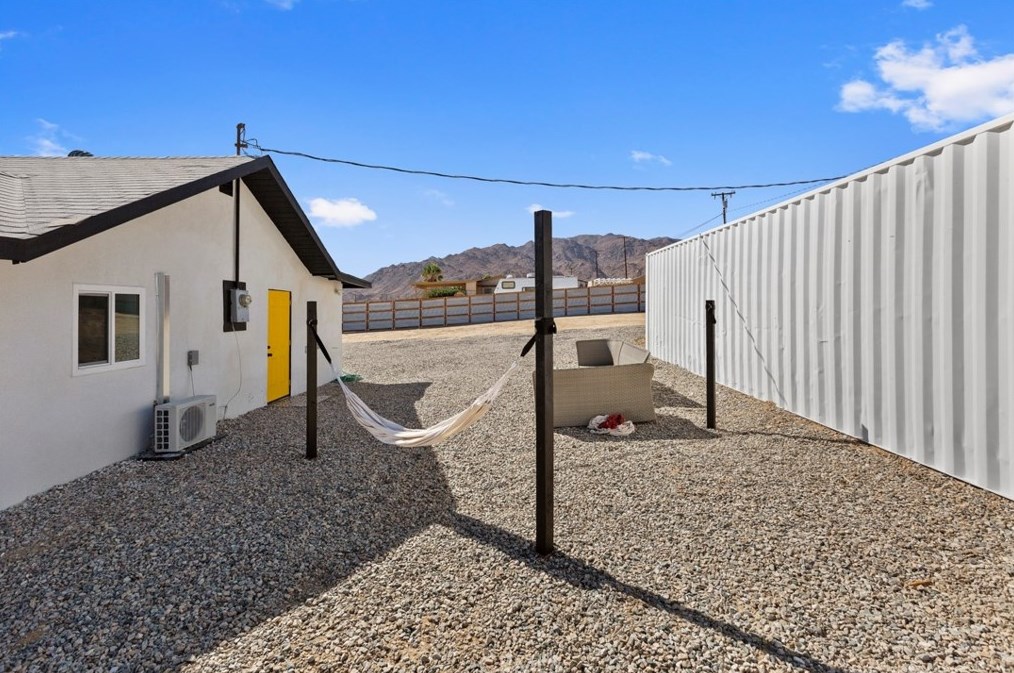 6544 Pine Ave, Twntynine Plm CA  92277-3246 exterior