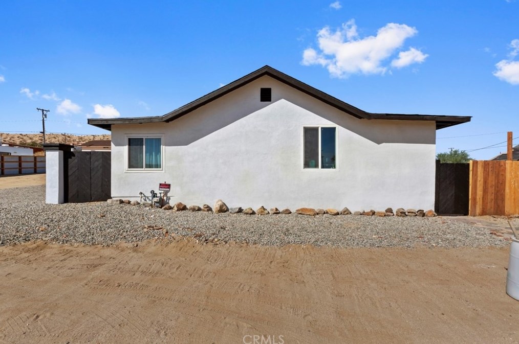 6544 Pine Ave, Twntynine Plm CA  92277-3246 exterior