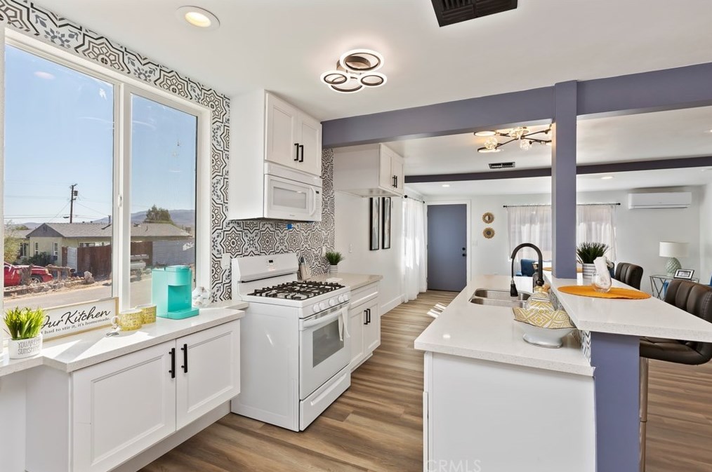 6544 Pine Ave, Twntynine Plm CA  92277-3246 exterior