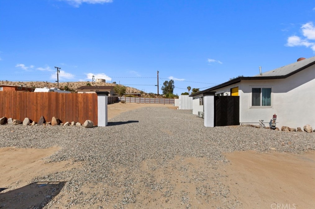 6544 Pine Ave, Twntynine Plm CA  92277-3246 exterior