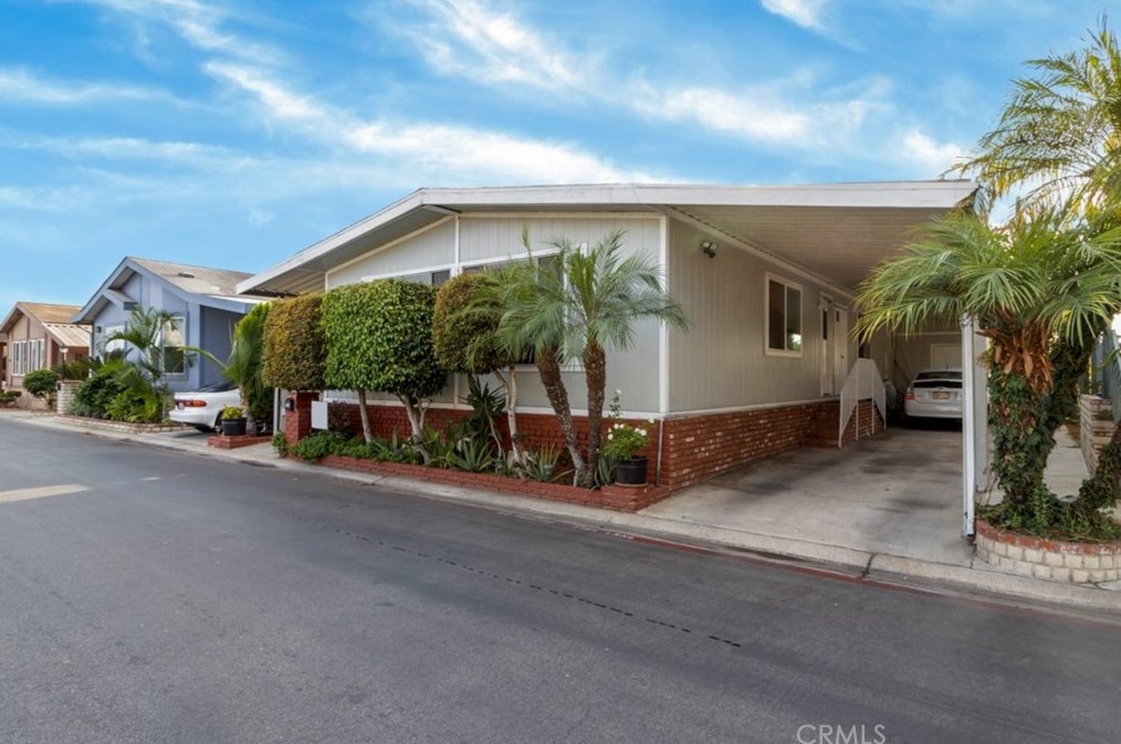 704 Stoneridge Dr, Santa Ana, CA 92704