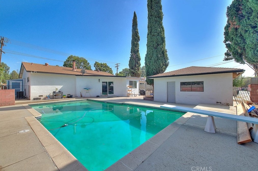 10807 Woodley Ave, San Fernando, CA 91344