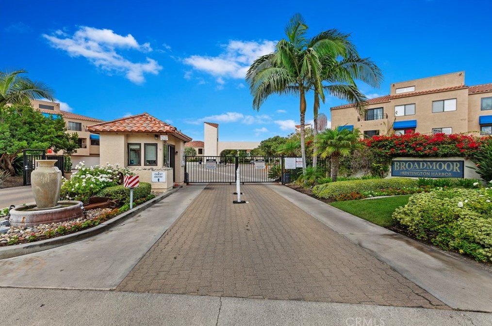 16411 Martin Ln #244, Huntington Beach, CA 92649