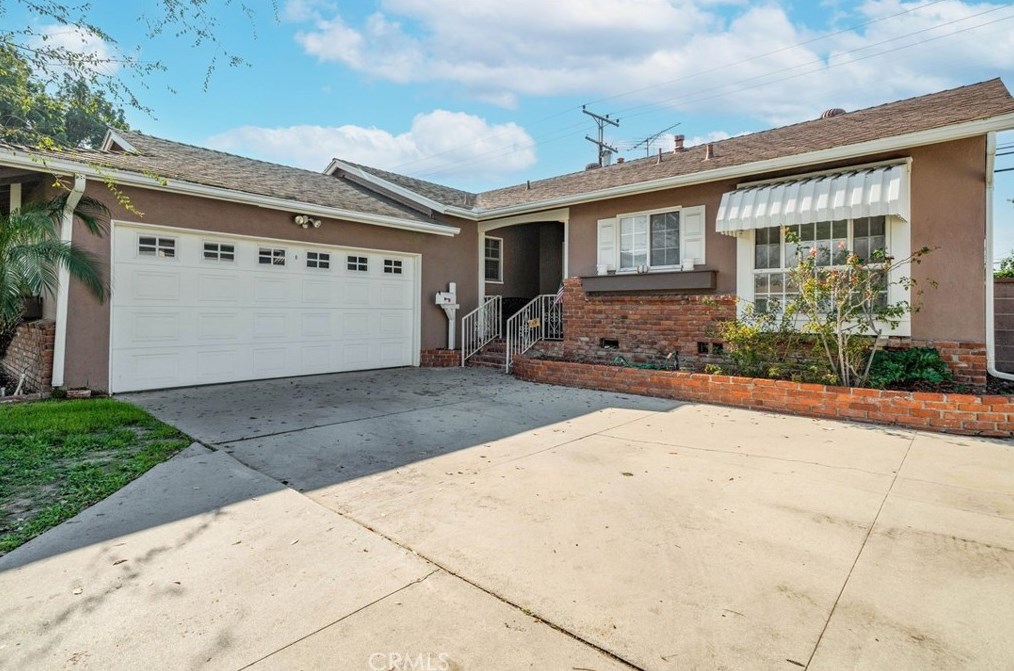 1819 Vuelta Grande Ave, Long Beach, CA 90815