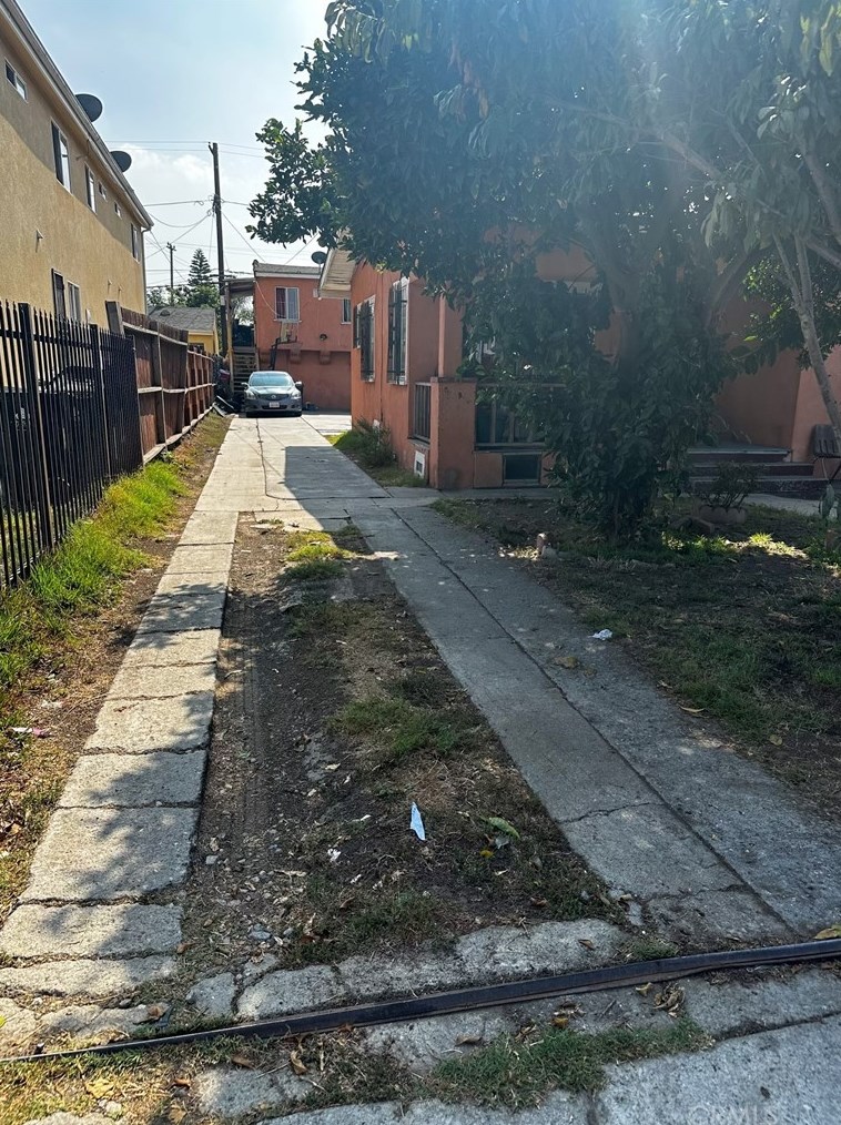 236 74th St, Los Angeles, CA 90003-2116