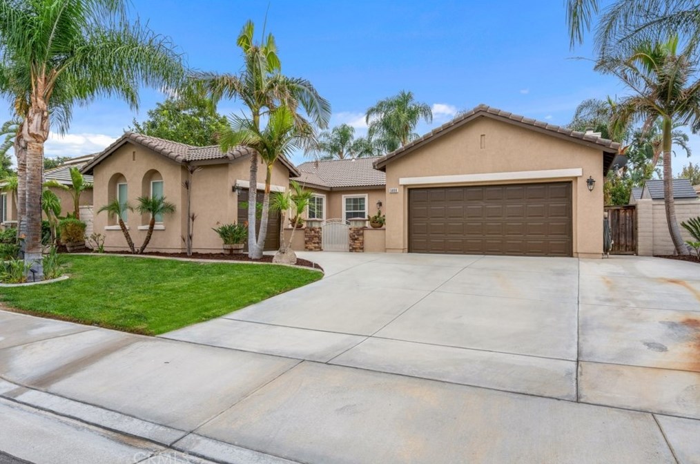 5898 Milana Dr, Corona, CA 92880-8624