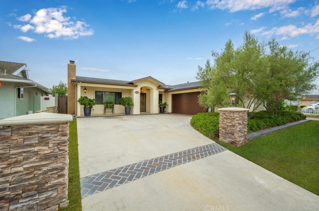 5052 Howard Ave, Los Alamitos, CA 90720