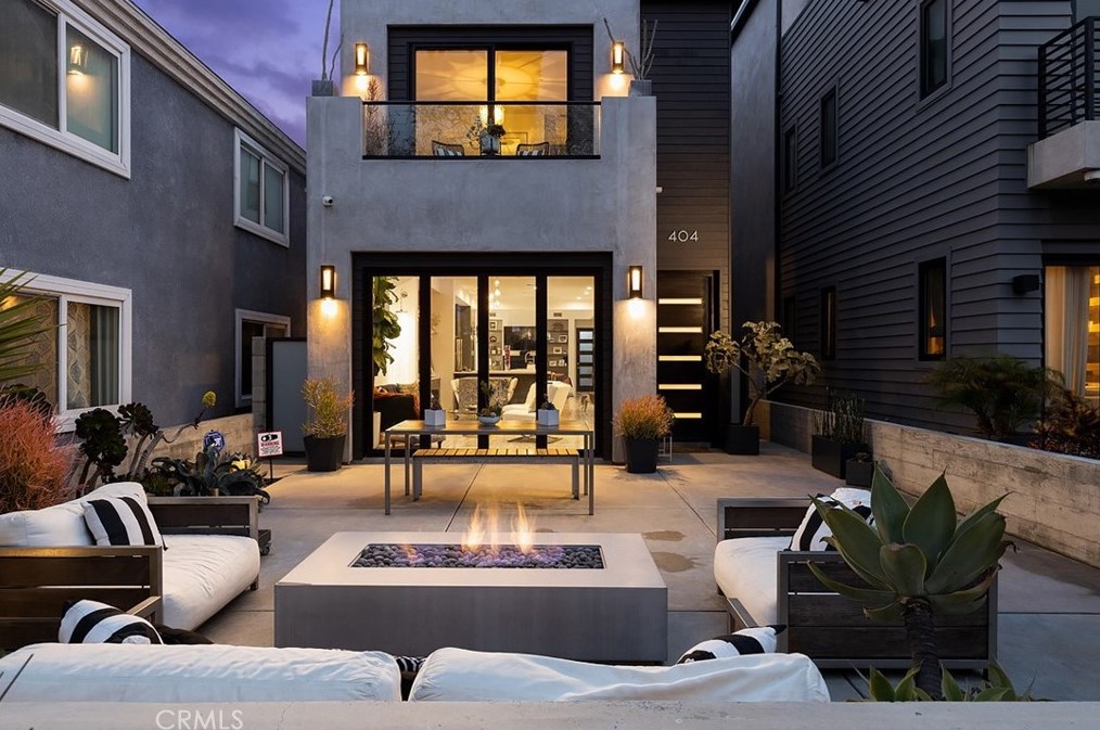 404 10th St, Huntington Beach, CA 92648