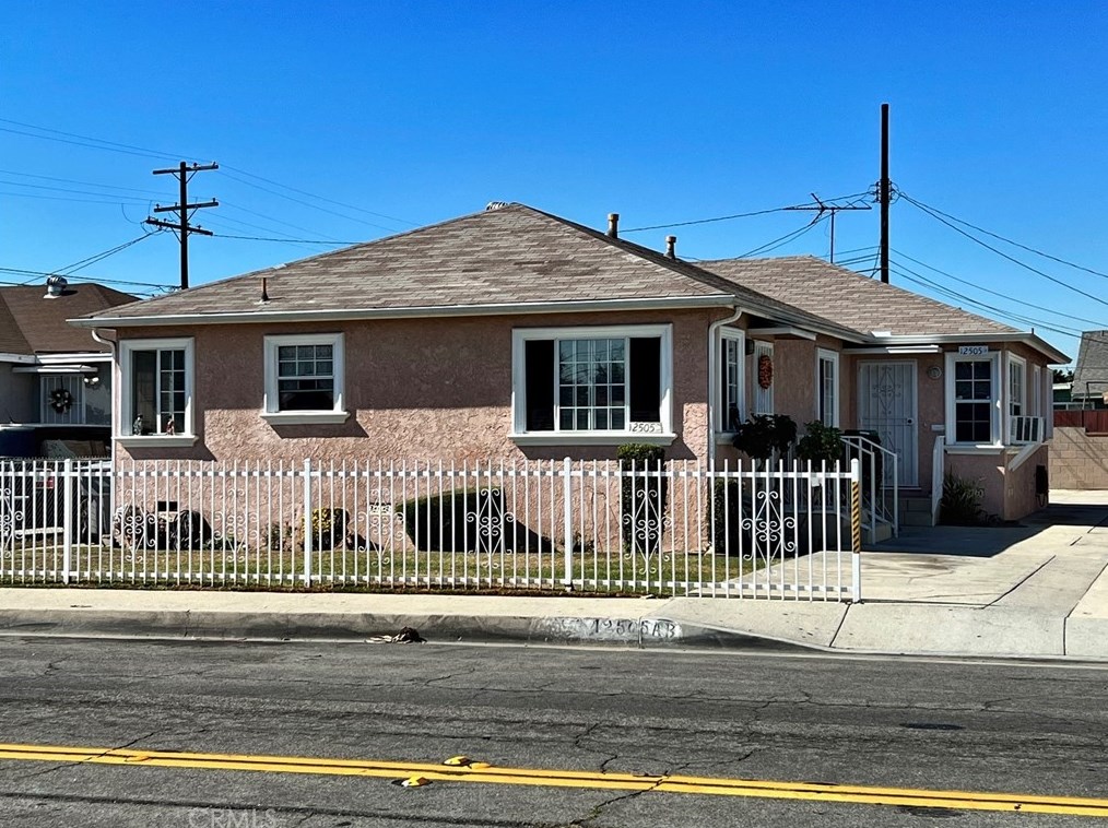 12505 Bullis Rd, Lynwood, CA 90262