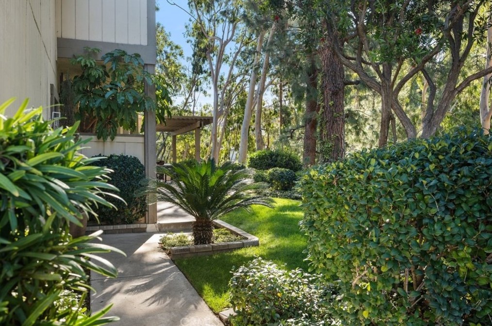 996 S Ridgecrest Cir, Anaheim, CA 92807