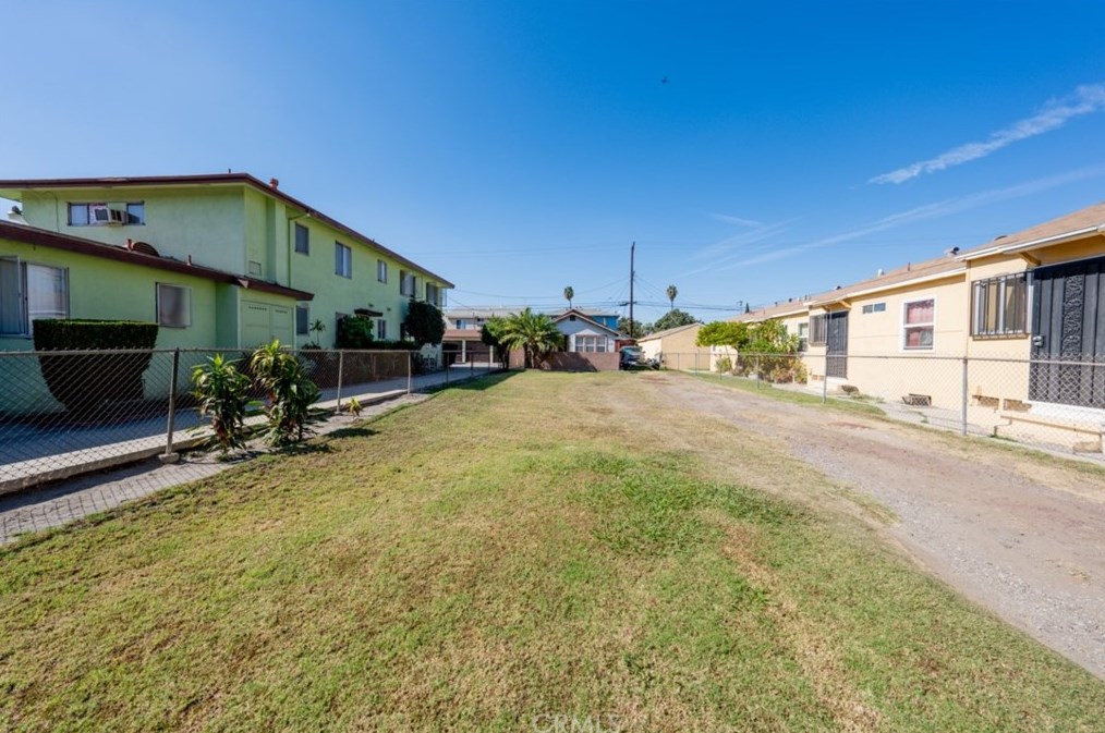 9523 State St, South Gate, CA 90280