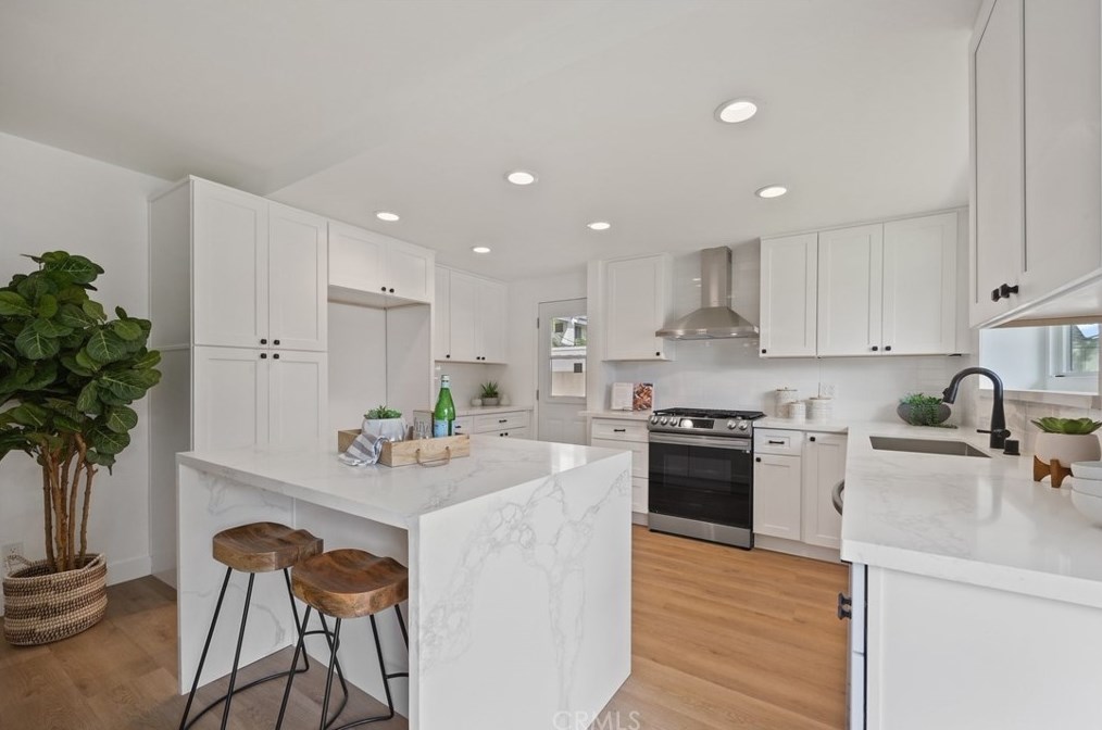 16171 Brimhall Ln, Huntington Beach CA  92647-3345 exterior