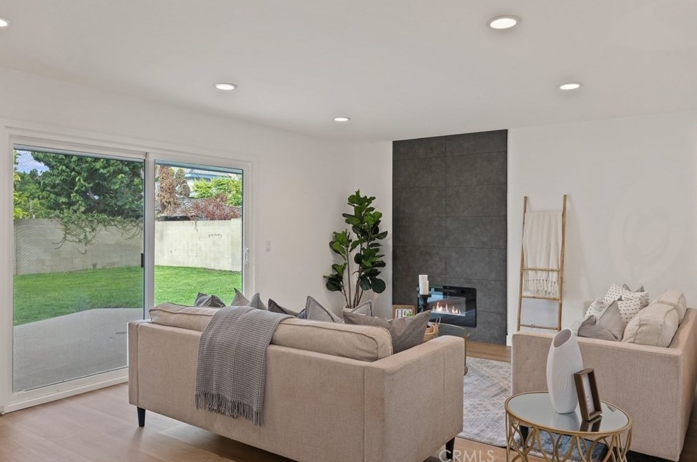 16171 Brimhall Ln, Huntington Beach CA  92647-3345 exterior