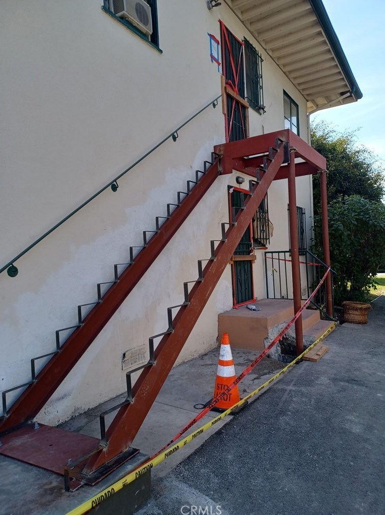 5637 Corbett St, Los Angeles CA  90016-4528 exterior