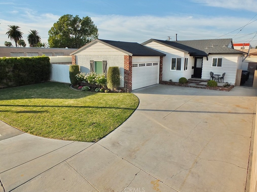 11607 175th St, Artesia, CA 90701-3805