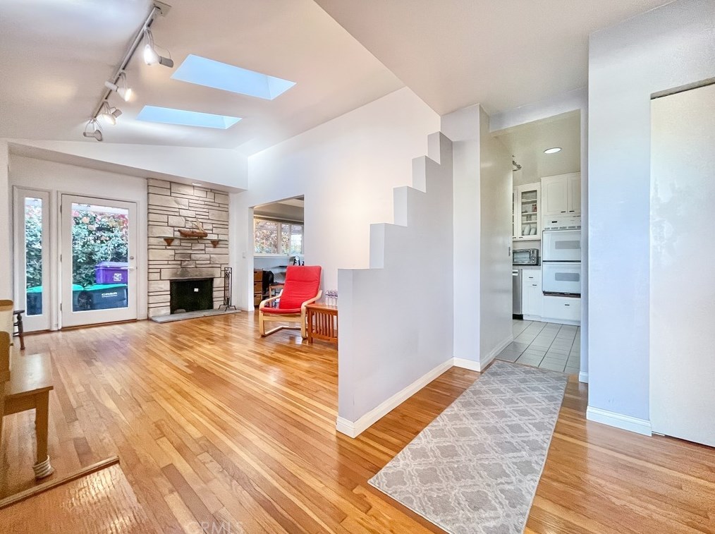 3017 Warren Ln, Costa Mesa, CA 92626-2740