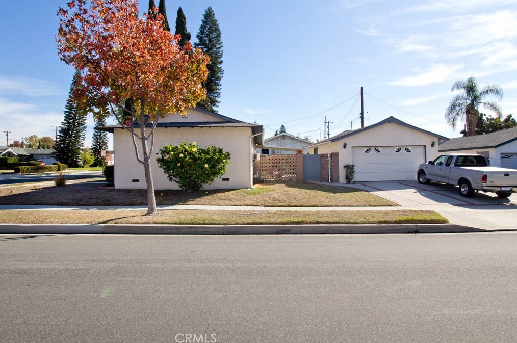 11866 Hollyview Dr, La Mirada, CA 90638-1116