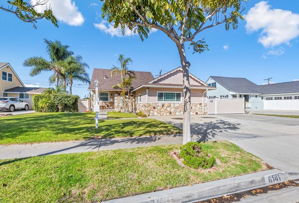 6141 Apache Rd, Westminster, CA 92683-1917