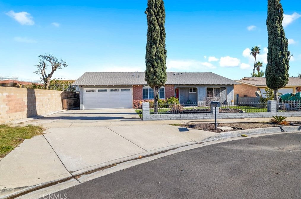 8605 Encina Ave, Fontana CA  92335-3920 exterior