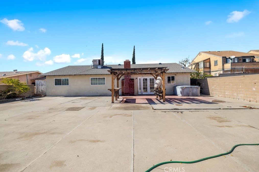 8605 Encina Ave, Fontana CA  92335-3920 exterior