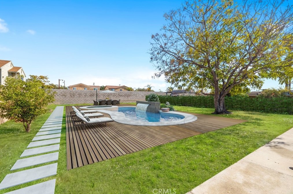 8605 Encina Ave, Fontana CA  92335-3920 exterior