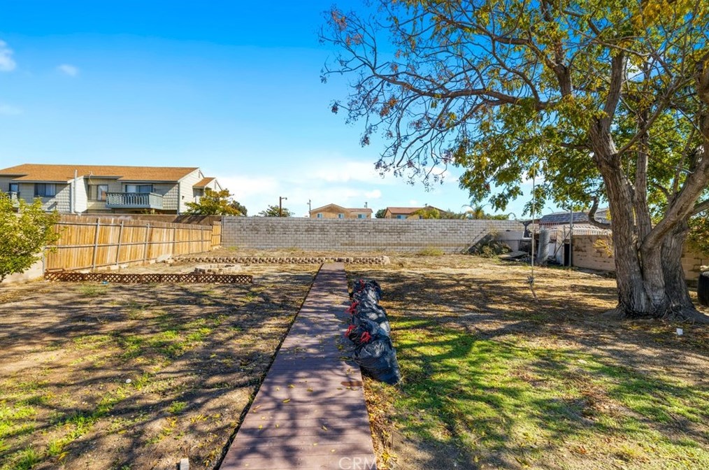 8605 Encina Ave, Fontana CA  92335-3920 exterior