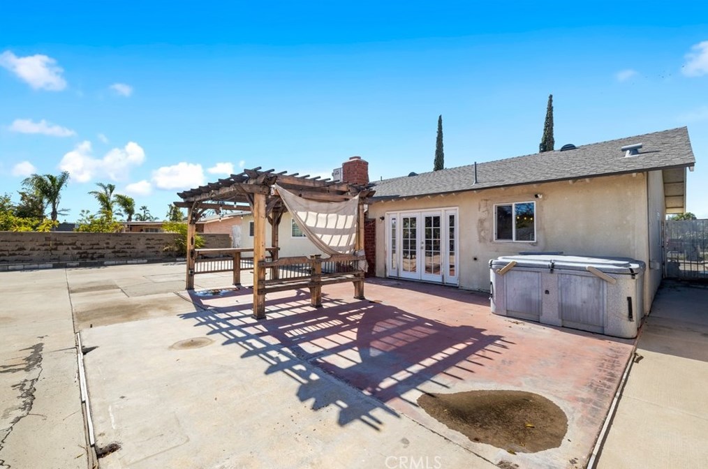 8605 Encina Ave, Fontana CA  92335-3920 exterior