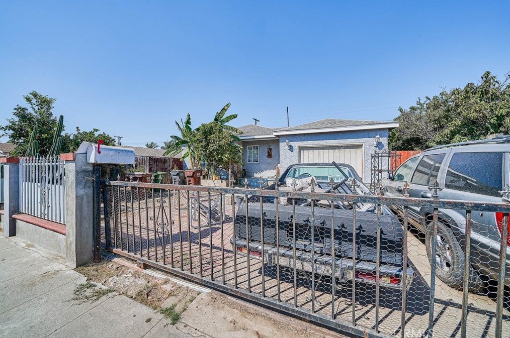 511 W Plum St, Compton, CA 90222