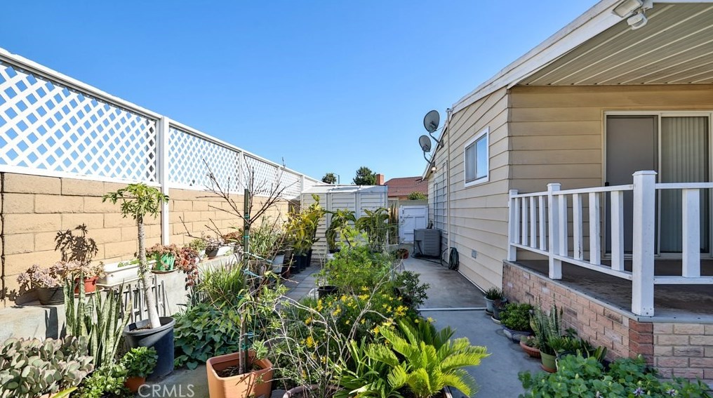 15300 Magnolia St, Westminster CA  92683-6400 exterior