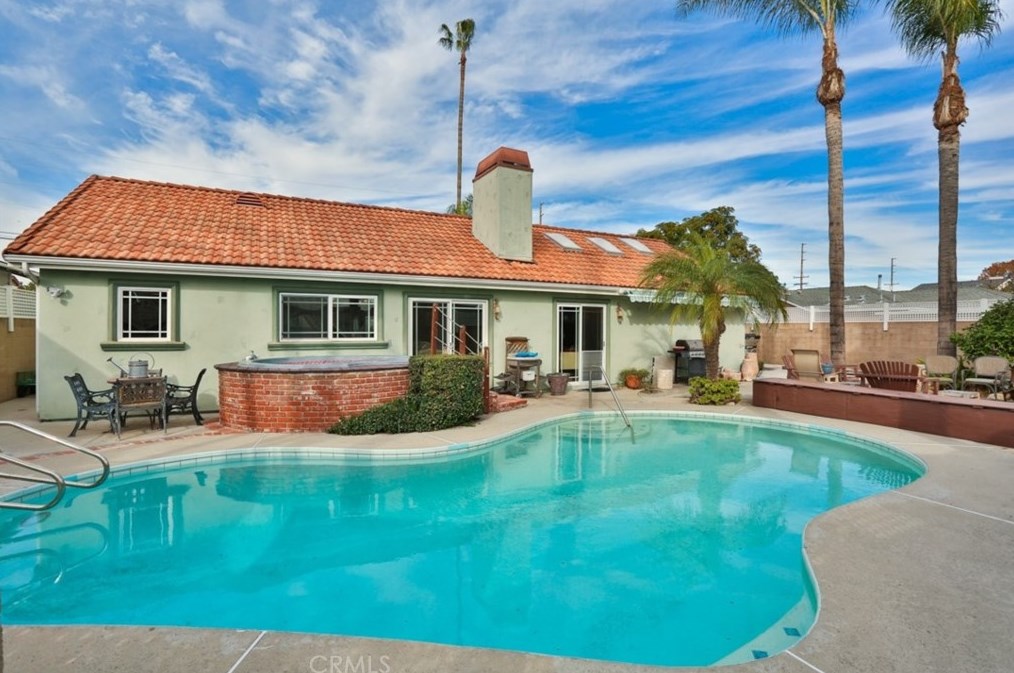 9902 E Walnut St, Bellflower, CA 90706