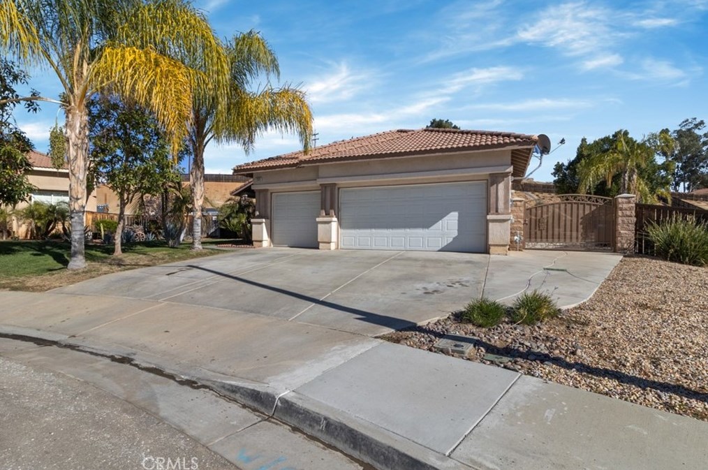 12020 Casa Linda Ct, Moreno Valley, CA 92555-1884